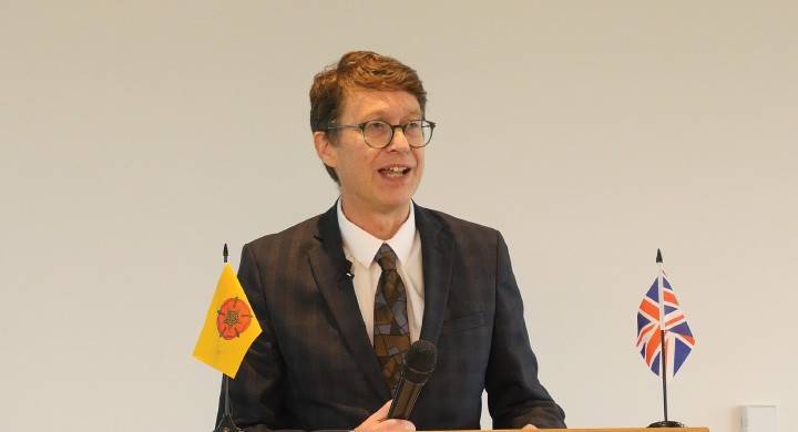 Simon Pearson