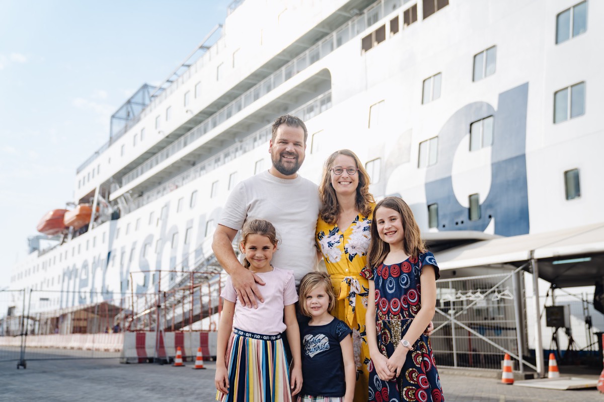 Familie Hollemans bij Mercy Ships