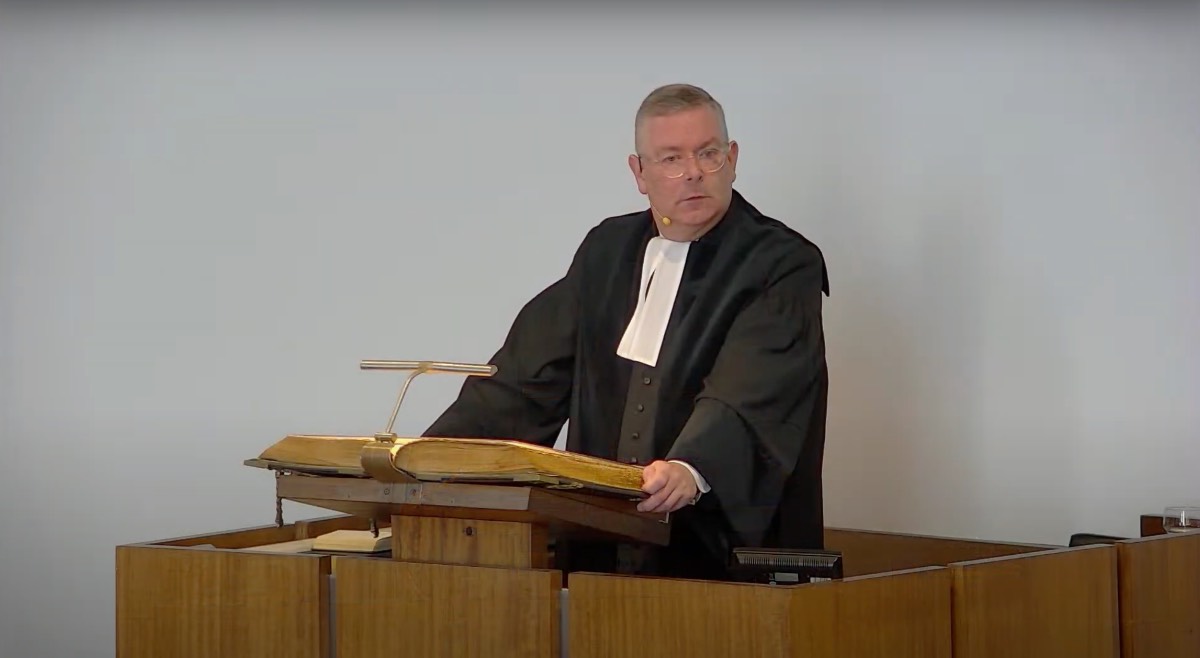 Ds. J.S. Heutink: “God is een toevlucht, een vesting, een veilige stad” Ds. J.S. Heutink: “God is een toevlucht, een vesting, een veilige stad”