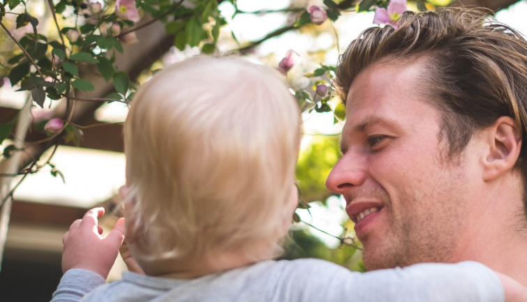 Radio-dj Wietze de Jager komt met podcastserie over opvoeden - cvandaag.nl