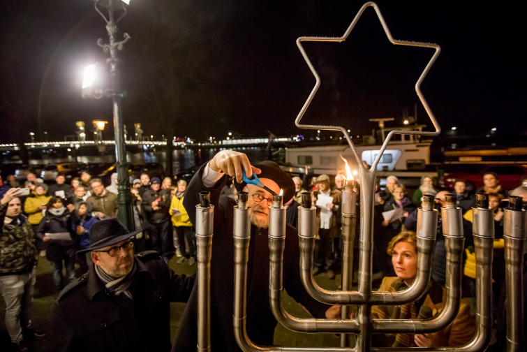 Chanoekaviering van Vrienden van Synagoge Kampen - Cvandaag.nl