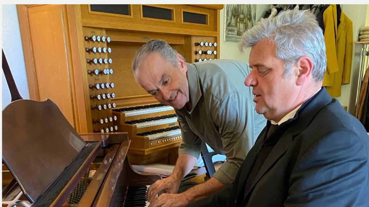 Organist Martin Mans en ds. K. H. Bogerd