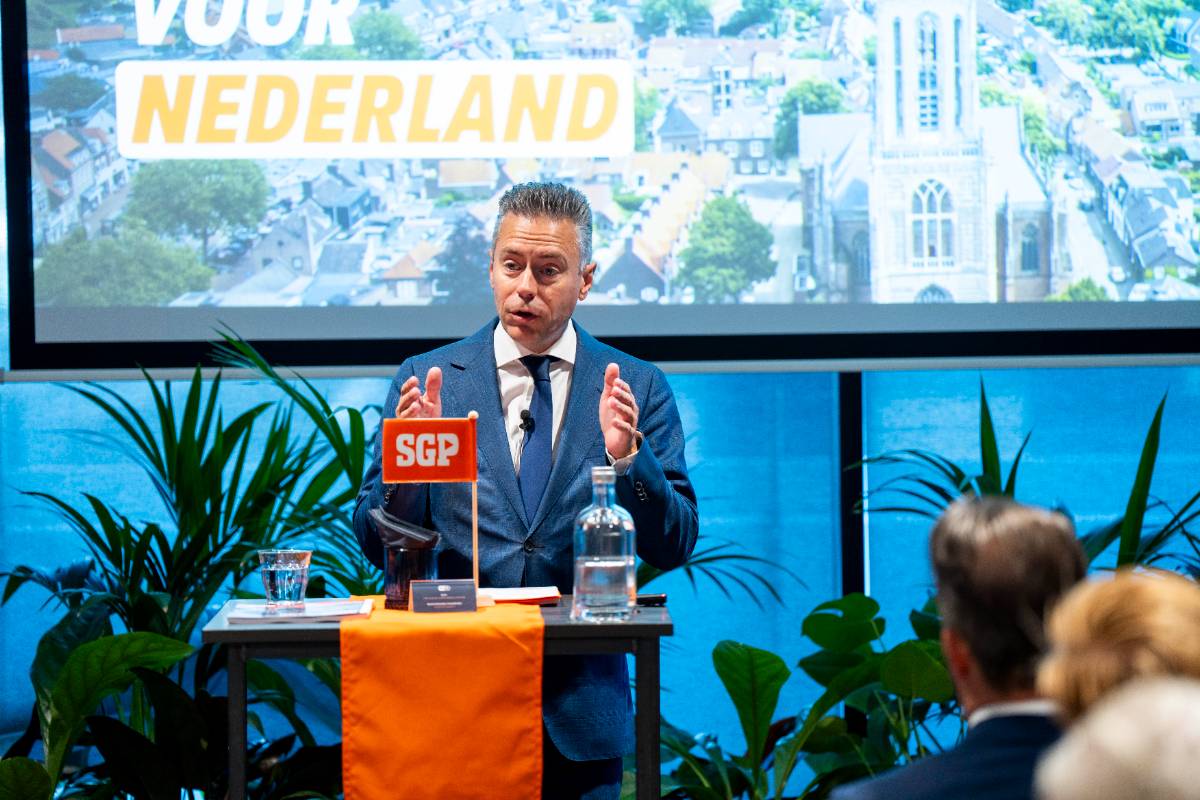 Chris Stoffer bij de presentatie Chris Stoffer bij de presentatie