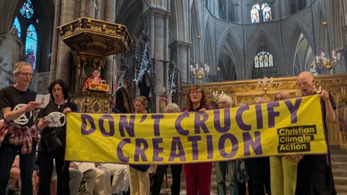 Klimaatactivisten verstoren kerkdienst