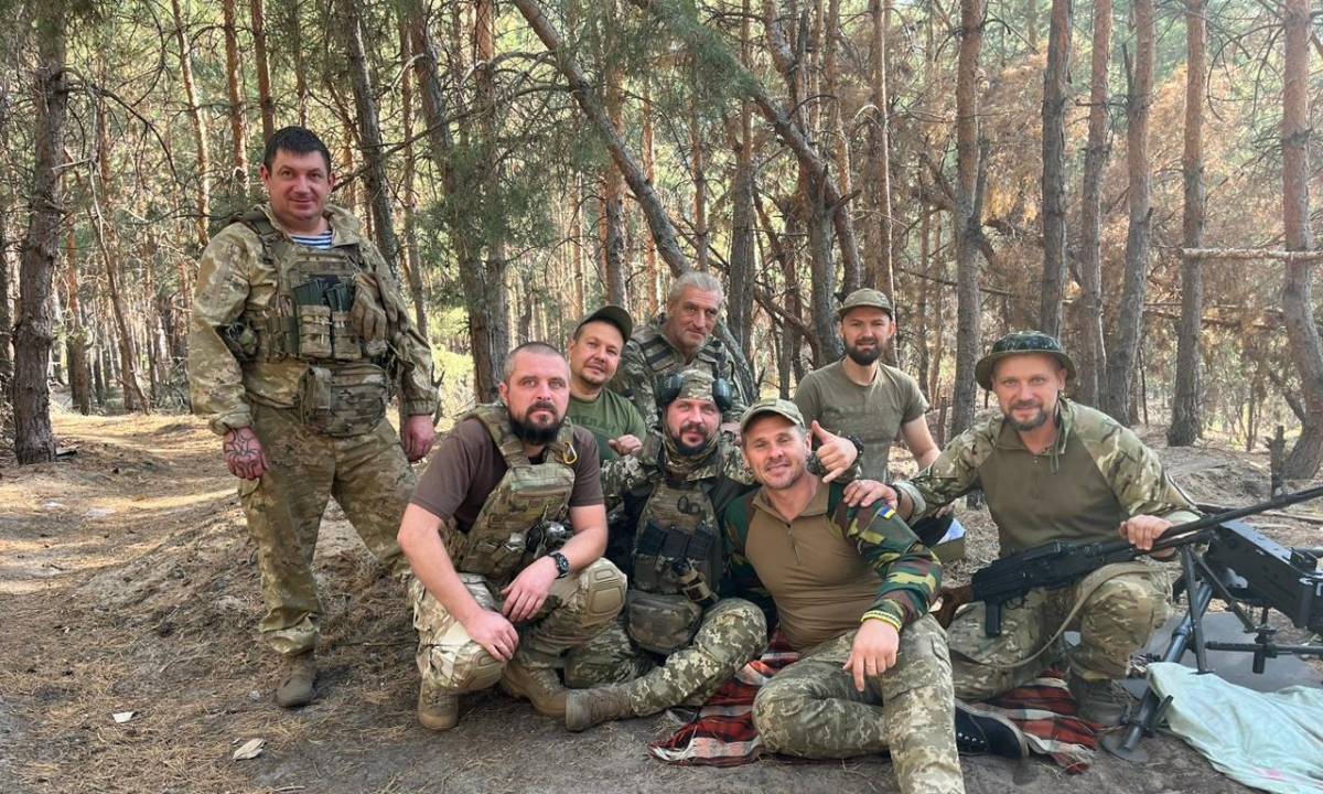 Serhii Burlaka met Oekraïense militairen