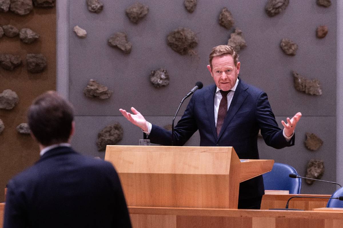 Minister David van Weel