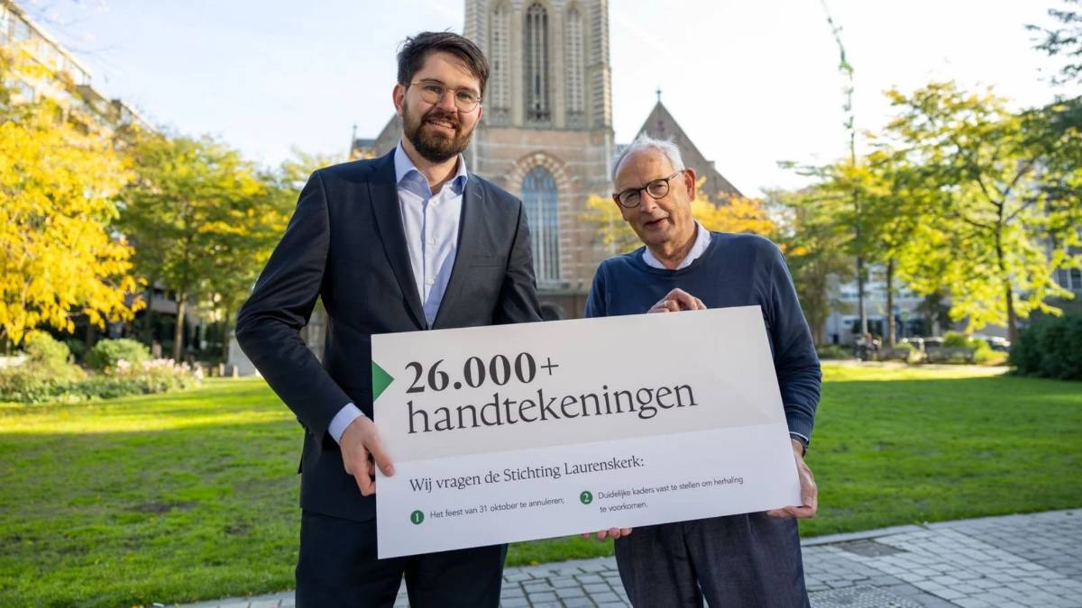 Protestants Nederland overhandigt petitie