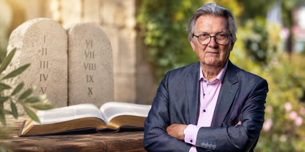 Dr. Piet van Midden