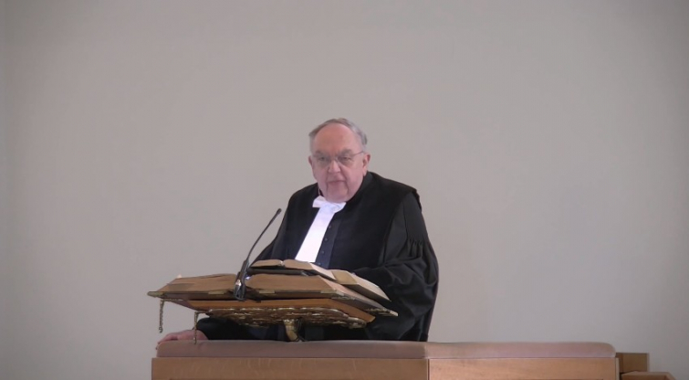 Ds. P. Molenaar: "We moeten eerbiedig letten op de eindtijdtekenen