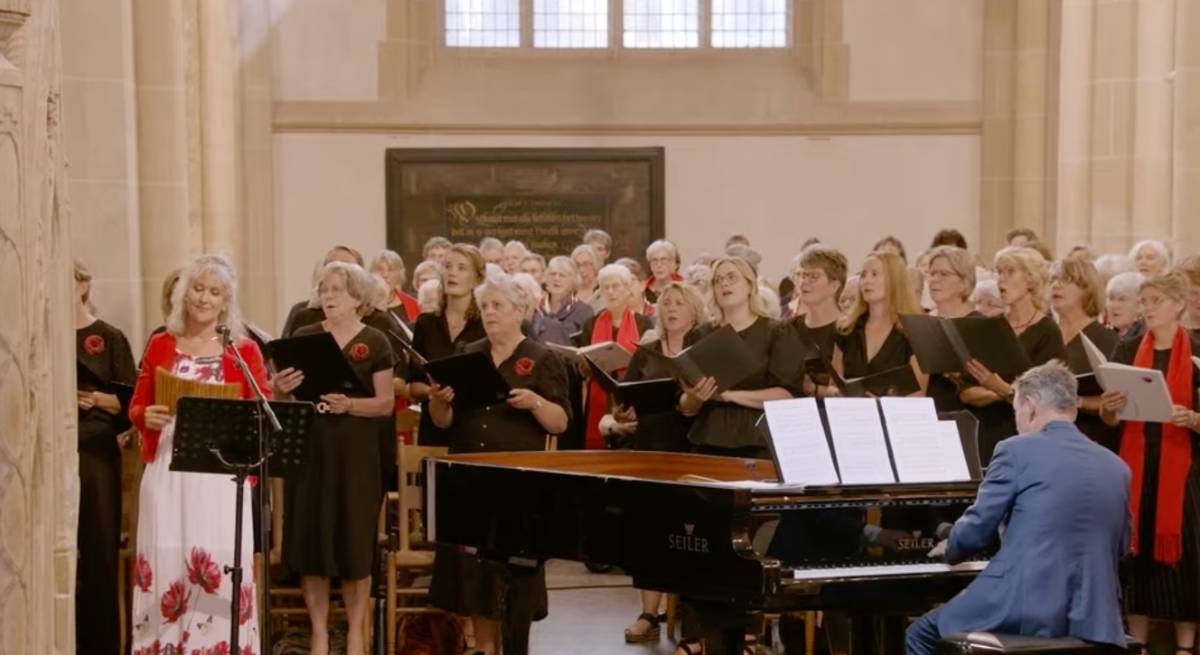 Samengestelde koorzang onder leiding van Jan Quintus Zwart Samengestelde koorzang onder leiding van Jan Quintus Zwart