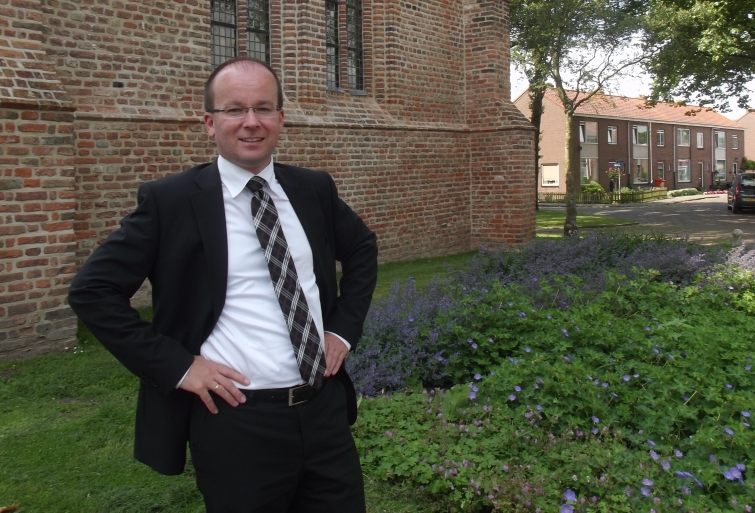 Ds. A. A. F. van de Weg over zijn leven in Abbenbroek - Cvandaag.nl