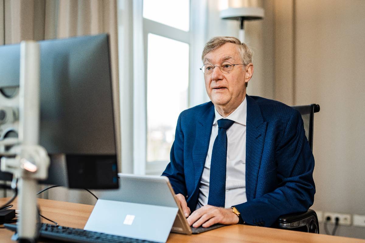 Prof. dr. M. J. de Vries