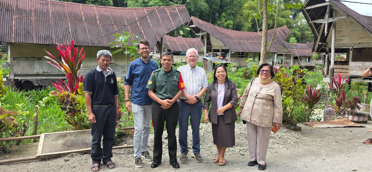 Bezoek aan de Torajakerk in Indonesië